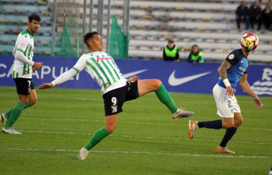 Airam Cabrera, la pasada temporada con el Sanluqueño en el estadio Bahía Sur, que ahora pasa a ser su casa. 