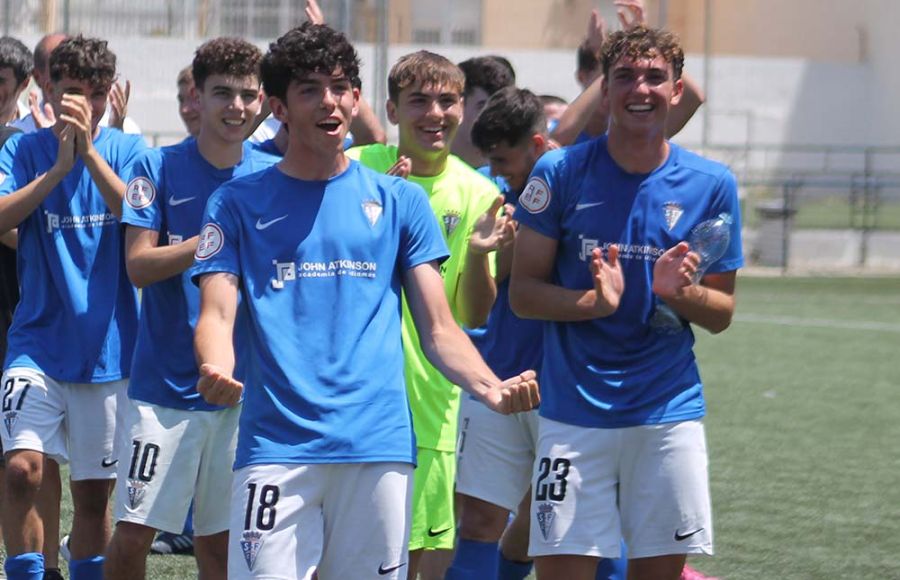 Pepe Sánchez y Manuel Núñez son dos de los seis jugadores renovados en el San Fernando CD juvenil para su andadura en División de Honor. 