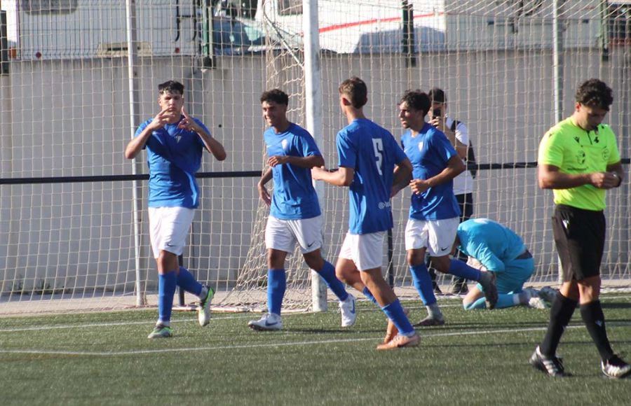 Pedraza celebra el gol que adelantó al SFCD ante el Sevilla FC. 