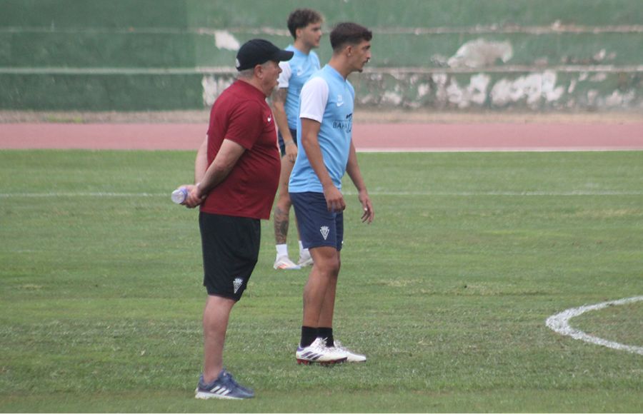 Antonio Iriondo y el canterano Vidal, que podría ser titular. 