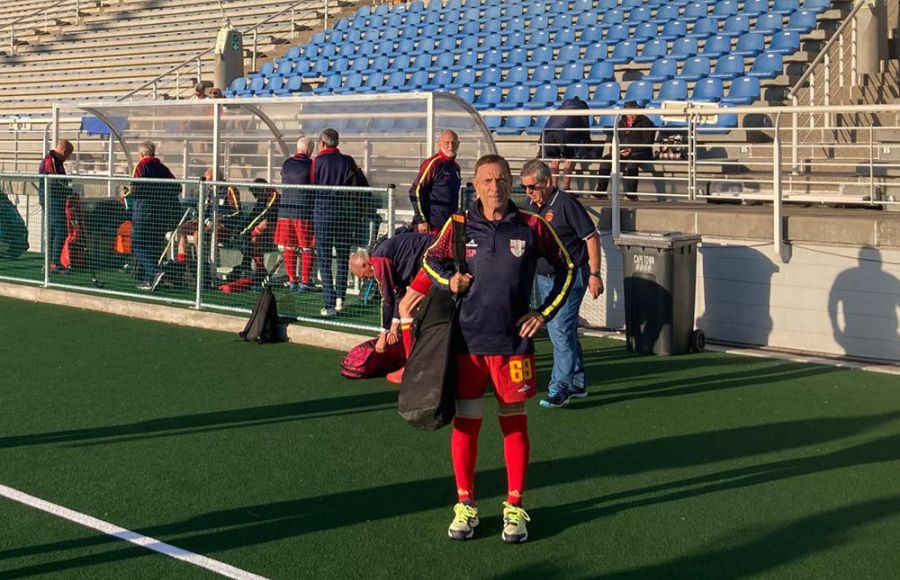 Ricardo Serván, en el estadio de Ciudad del Cabo antes de un partido. 