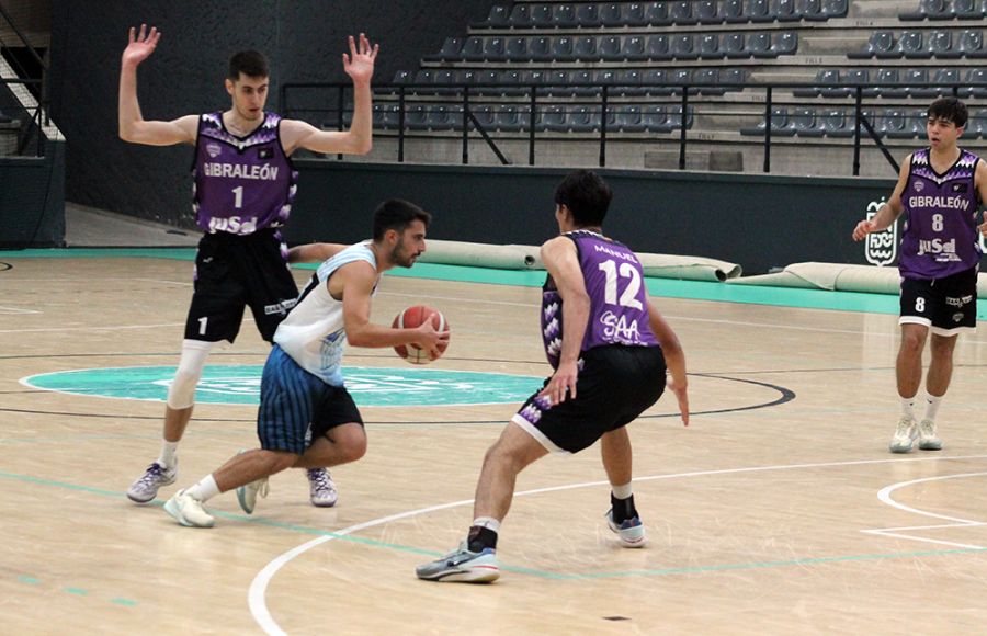 José Manuel Suárez, con 16 puntos en cinco minutos del tercer cuarto, fue el artífice de la remontada del Cimbis que no supo concretar al final. 