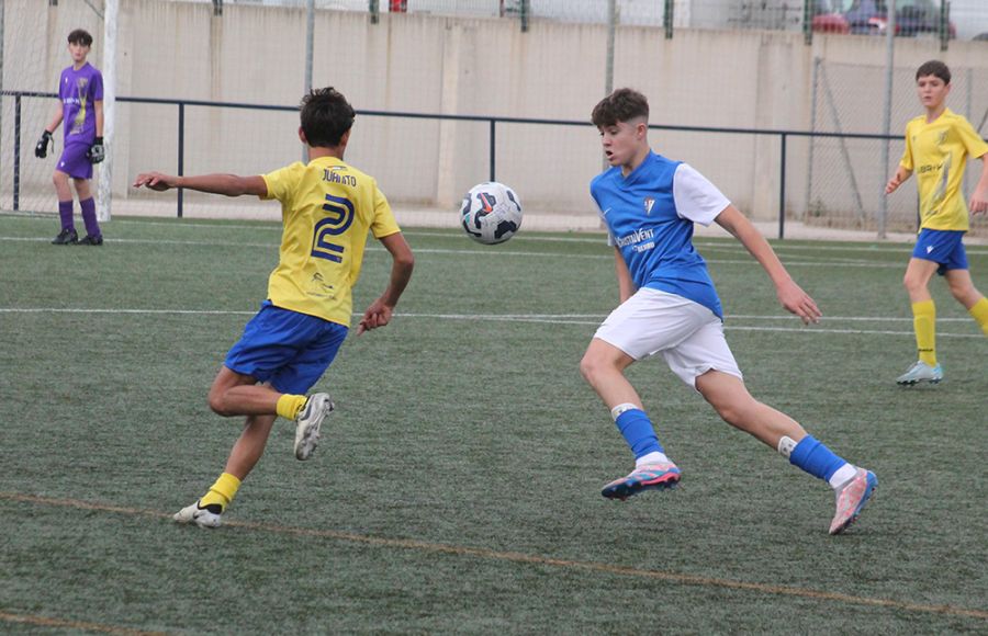 Ángel Robles marcó uno de los goles del infantil A del San Fernando CD al Juventud Gines sevillano el domingo en Sacramento.