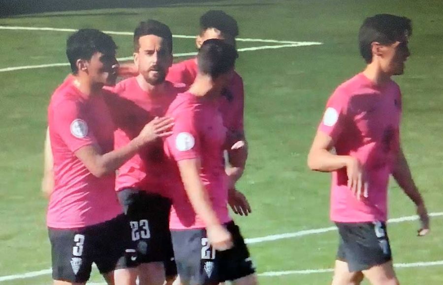 Álex Macías, Rafa de Vicente, Álvaro Arnedo, Manel Martínez y David Guerrero celebran el gol azulino. 