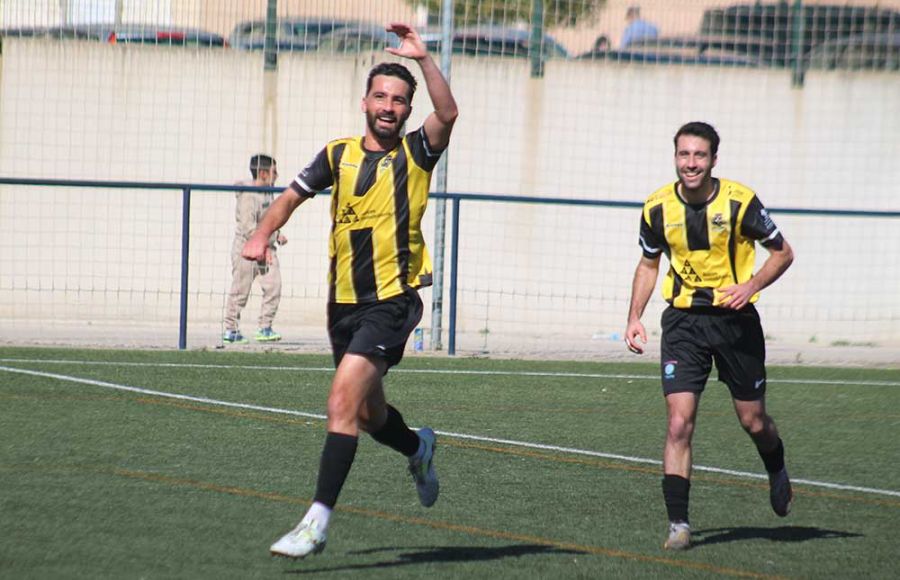 Álvaro Otero celebra el 2-0, su primer gol en la temporada. 