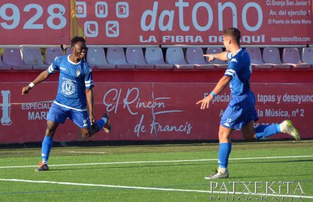 Elijah Opaleye, exultante de alegría tras marcar el gol del empate del filial del San Fernando CD ante el líder en el José del Cuvillo.