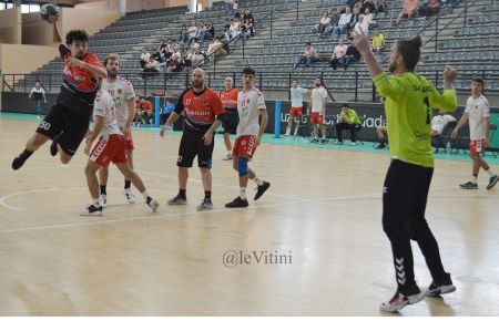 El BM San Fernando cuajó un espectacular segundo tiempo ante el Triana. 