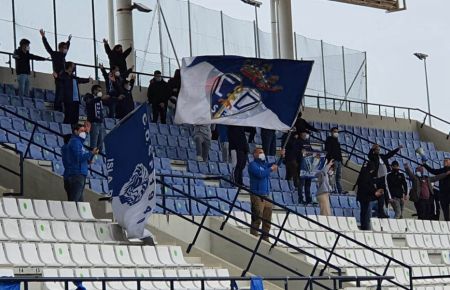 Miembros de las tres peñas azulinas apoyaron al equipo en el último entrenamiento.