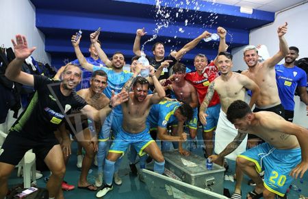 El Algeciras celebra el pase tras su triunfo en Murcia. 