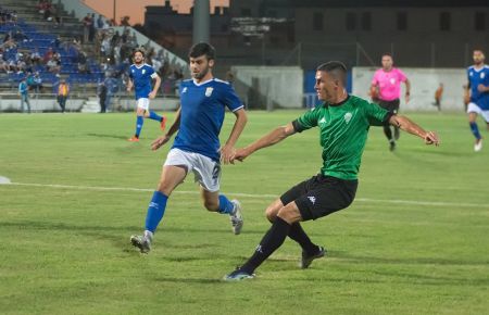 Juanmi Callejón, en un lance del partido en Jerez. 