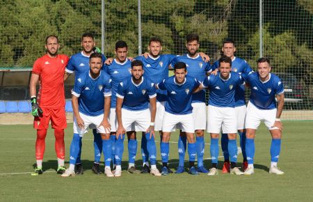 El once del San Fernando CD en El Rosal. Arriba están José Perales, Franco Ramos, Dopi, Sergio Ayala, Marc Carbó y Juanmi Callejón. Agachados: Francis Ferrón, Manu Moreno, Bicho, Sergio Cortés y Juan Rodríguez. 