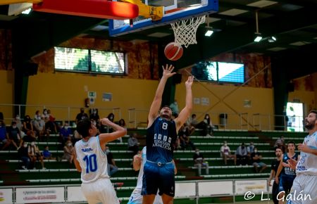 Álvaro Benítez cuajó un partidazo ante el Ciudad de Huelva. 