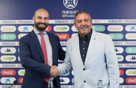 Louis Kinziger y David Vizcaíno tras la presentación del nuevo director deportivo del San Fernando Club Deportivo.