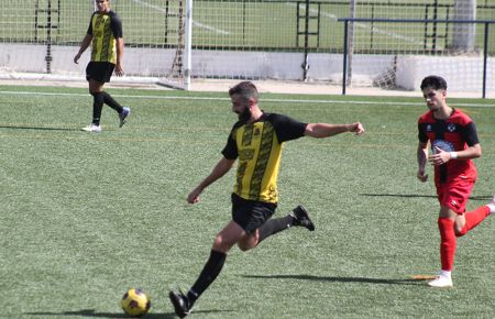 El central Alberto Lagóstena abrió y cerró el marcador en Jerez. 