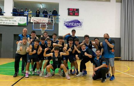 El Cimbis junior celebra el pase al Campeonato de Andalucía. 