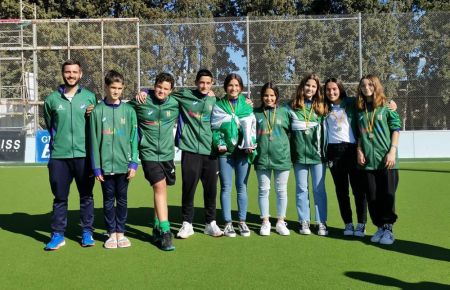 Los siete jugadores y los dos técnicos del Club Hockey San Fernando que integraron las selecciones andaluzas en el Campeonato de España sub14.