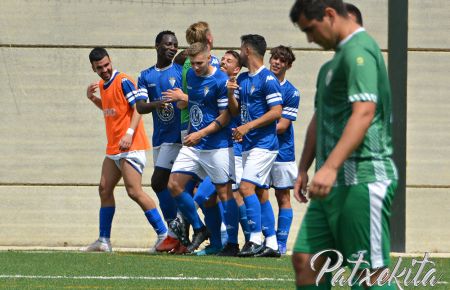 El San Fernando CD 'B' celebra el primer gol en Jédula. 