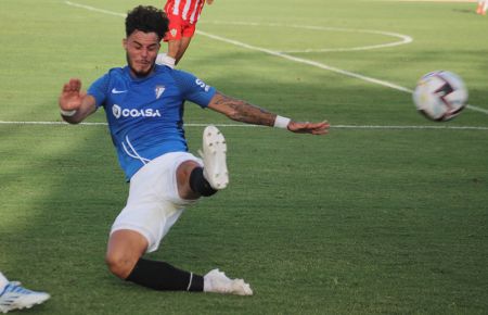 Rubén del Campo marcó los dos goles azulinos en Costa Ballena. 