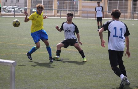 El juvenil B del Cádiz CF acabó como campeón tras ganar al San Fernando Atlético (2-0) y al San Fernando CD 'B' (1-0)