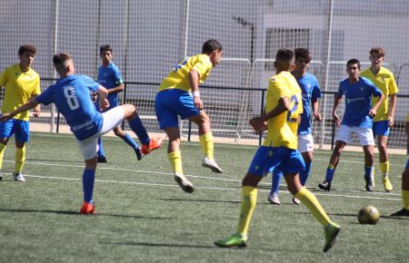 Al cadete A del San Fernando CD se le escapó su primer triunfo en el minuto 91 ante el Balón de Cádiz. 