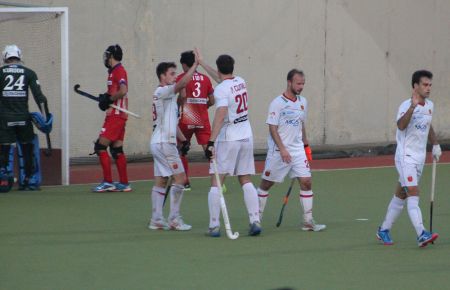 La selección española celebra uno de los goles a Japón. 