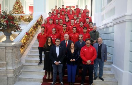 La selección española de hockey hierba fue recibida en el Ayuntamiento isleño. 