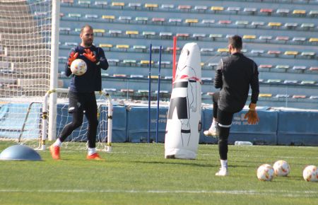 José Perales, en la imagen con Ismael Falcón, se recuperó finalmente y podría volver al once inicial del San Fernando CD