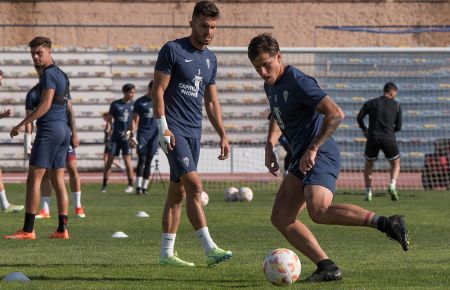 Luis Ruiz y Dani Aquino apuntan al once inicial en Ferrol. 