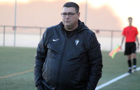 Manuel Sainz de la Maza es el entrenador del SFCD femenino. 