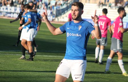 David Ramos celebra el gol que le marcó al Pontevedra.