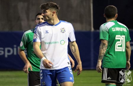 Dani Selma jugó la pasada campaña cinco partidos con el Tenerife en Segunda. 