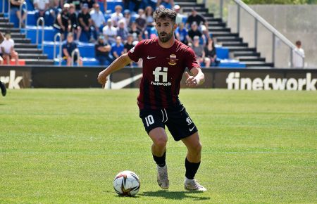 Ángel Sánchez, en un partido con el CD Eldense. 