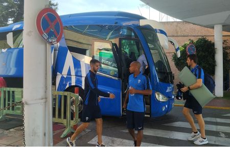 Dani Molina, Biabiany y el meta Egoitz Arana, momentos antes de subirse al autobús de Rico para viajar a Madrid.