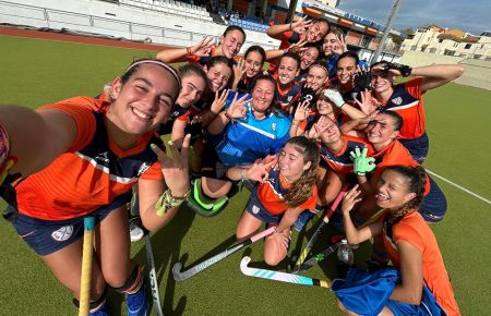 Las chicas del CH San Fernando, exultantes de alegría tras el nuevo triunfo. 