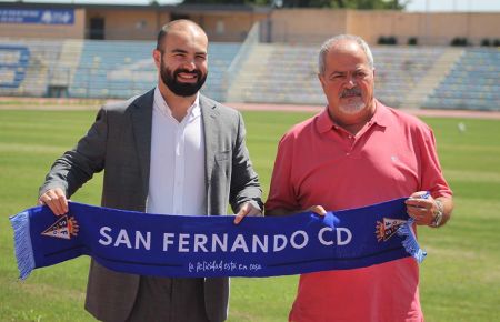 Iriondo y Louis Kinziger tras la presentación en el estadio.