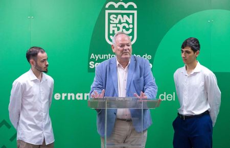El concejal de Deportes Antonio Rojas, junto a Pedro Alcántara y José Rodríguez. 