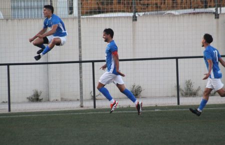 Diego Doblado dio este espectacular salto tras marcar el 3-1. 