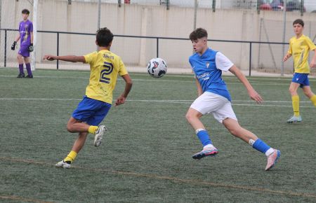 Ángel Robles marcó uno de los goles del infantil A del San Fernando CD al Juventud Gines sevillano el domingo en Sacramento.