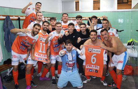 El Isleño FS celebra el triunfo de anoche ante el San Felipe Neri en Gómez Castro.