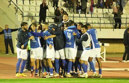 Los jugadores del San Fernando CD quieren repetir, este domingo ante el Cádiz CF Mirandilla, la imagen triunfadora del día del Estepona. 