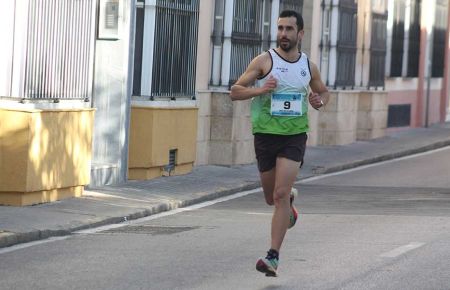 Alejandro Amigo no tuvo rivales en la popular carrera pastoreña. 