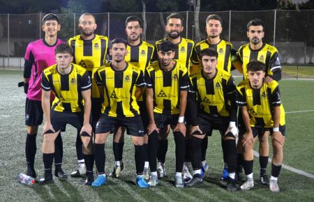 La formación inicial del GE Bazán ante el Puerto Real.