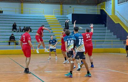 El BM San Fernando se impuso en la cancha del colista Ramón y Cajal en Ceuta. 