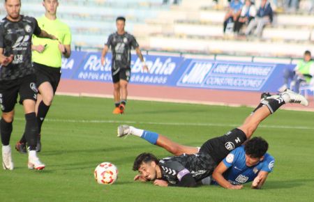 Galería con 62 fotos del batacazo del SFCD ante el Xerez Deportivo FC y del éxito del filial azulino frente al Chiclana CF