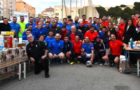 Galería de fotos del torneo benéfico entre la Escuela Bahía y el SFCD y del acto de Walking fútbol